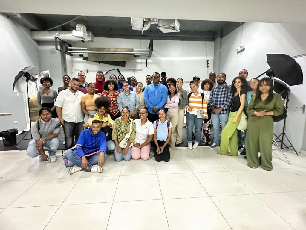 Reportero gráfico, Richard Pérez, comparte experiencias de trabajo con jóvenes aprendices de fotoperiodismo | 4 | Reportero gráfico, Richard Pérez, comparte experiencias de trabajo con jóvenes aprendices de fotoperiodismo - Noticias de hoy en República Dominicana | De Último Minuto