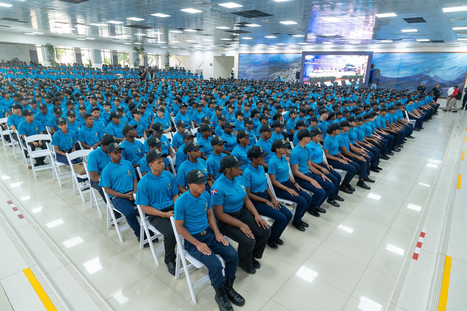 Más de 8,300 jóvenes se gradúan del Programa de Formación en Valores del Servicio Militar Voluntario del MIDE
