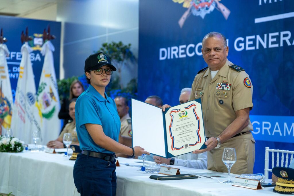 Más de 8,300 jóvenes se gradúan del Programa de Formación en Valores del Servicio Militar Voluntario del MIDE | 6 | Más de 8,300 jóvenes se gradúan del Programa de Formación en Valores del Servicio Militar Voluntario del MIDE - Noticias de hoy en República Dominicana | De Último Minuto
