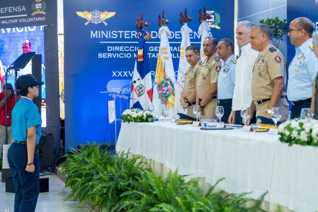 Más de 8,300 jóvenes se gradúan del Programa de Formación en Valores del Servicio Militar Voluntario del MIDE | 4 | Más de 8,300 jóvenes se gradúan del Programa de Formación en Valores del Servicio Militar Voluntario del MIDE - Noticias de hoy en República Dominicana | De Último Minuto