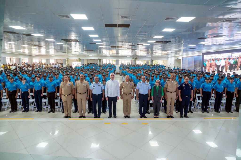 Más de 8,300 jóvenes se gradúan del Programa de Formación en Valores del Servicio Militar Voluntario del MIDE | 2 | Más de 8,300 jóvenes se gradúan del Programa de Formación en Valores del Servicio Militar Voluntario del MIDE - Noticias de hoy en República Dominicana | De Último Minuto