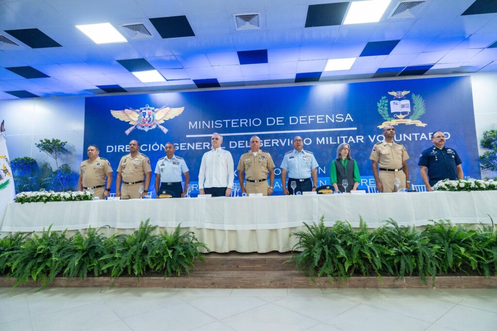 Más de 8,300 jóvenes se gradúan del Programa de Formación en Valores del Servicio Militar Voluntario del MIDE | 3 | Más de 8,300 jóvenes se gradúan del Programa de Formación en Valores del Servicio Militar Voluntario del MIDE - Noticias de hoy en República Dominicana | De Último Minuto