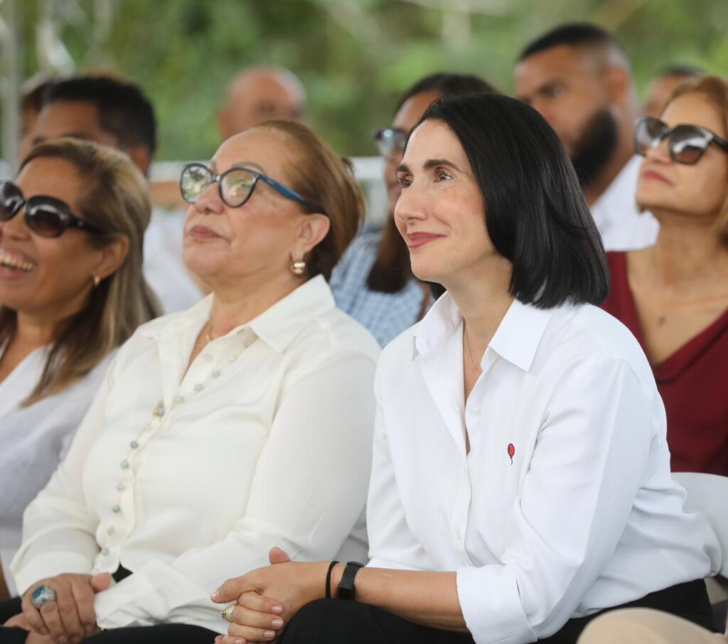 Abinader destaca avances en infraestructura y atención social en comunidades de la Sierra; inaugura carretera Guardarraya | 7 | Abinader destaca avances en infraestructura y atención social en comunidades de la Sierra; inaugura carretera Guardarraya - Noticias de hoy en República Dominicana | De Último Minuto