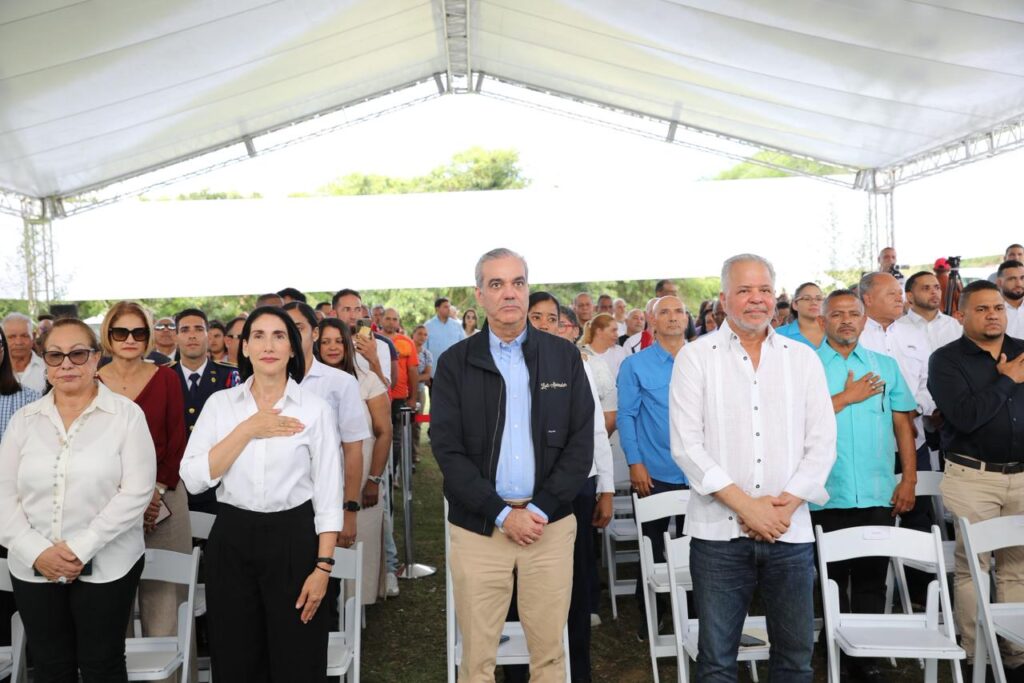 Abinader destaca avances en infraestructura y atención social en comunidades de la Sierra; inaugura carretera Guardarraya | 5 | Abinader destaca avances en infraestructura y atención social en comunidades de la Sierra; inaugura carretera Guardarraya - Noticias de hoy en República Dominicana | De Último Minuto