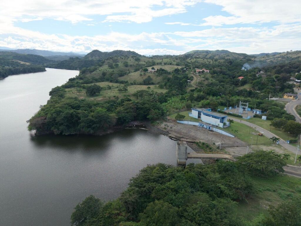 Abinader destaca avances en infraestructura y atención social en comunidades de la Sierra; inaugura carretera Guardarraya | 4 | Abinader destaca avances en infraestructura y atención social en comunidades de la Sierra; inaugura carretera Guardarraya - Noticias de hoy en República Dominicana | De Último Minuto