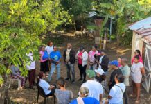 Gobernadora de Samaná asiste a familia afectada por incendio en Los Cacaos Gobernadora de Samaná asiste a familia afectada por incendio en Los Cacaos