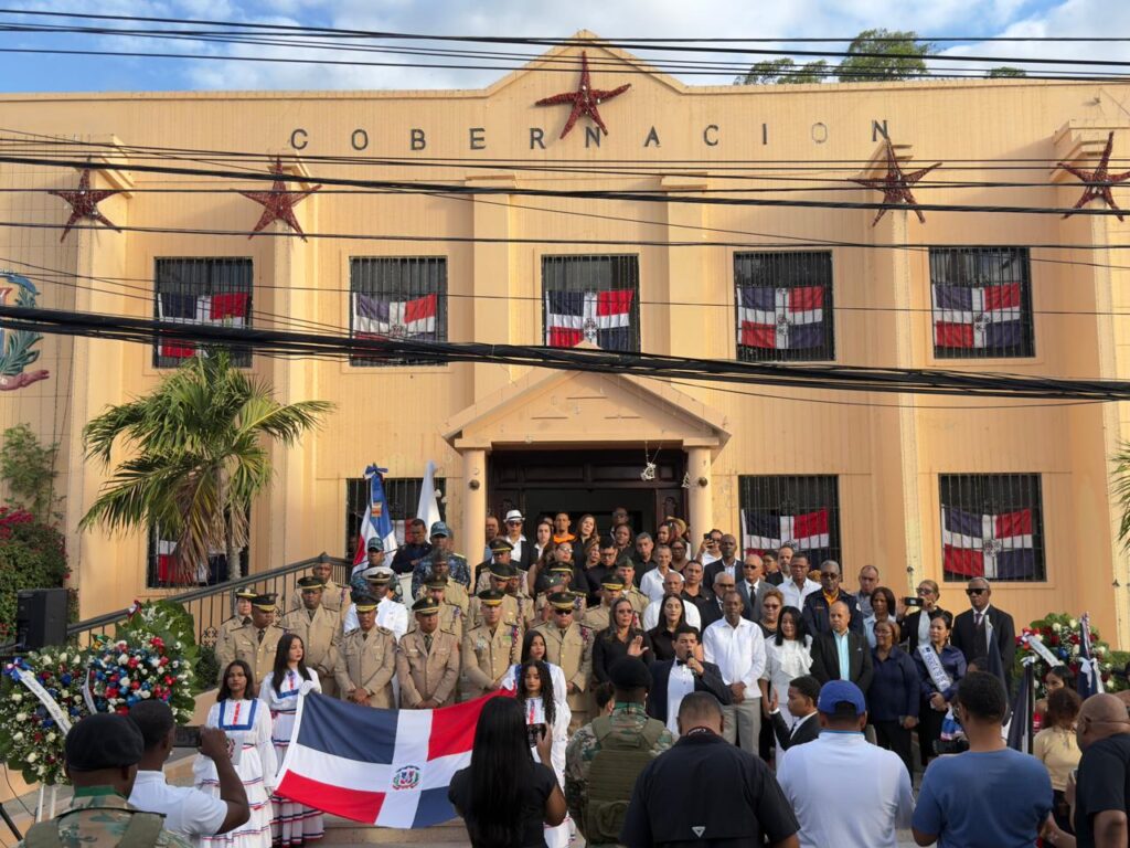 Senadora Lía Díaz rinde honor al 213.º natalicio de Juan Pablo Duarte | 2 | Senadora Lía Díaz rinde honor al 213.º natalicio de Juan Pablo Duarte - Noticias de hoy en República Dominicana | De Último Minuto