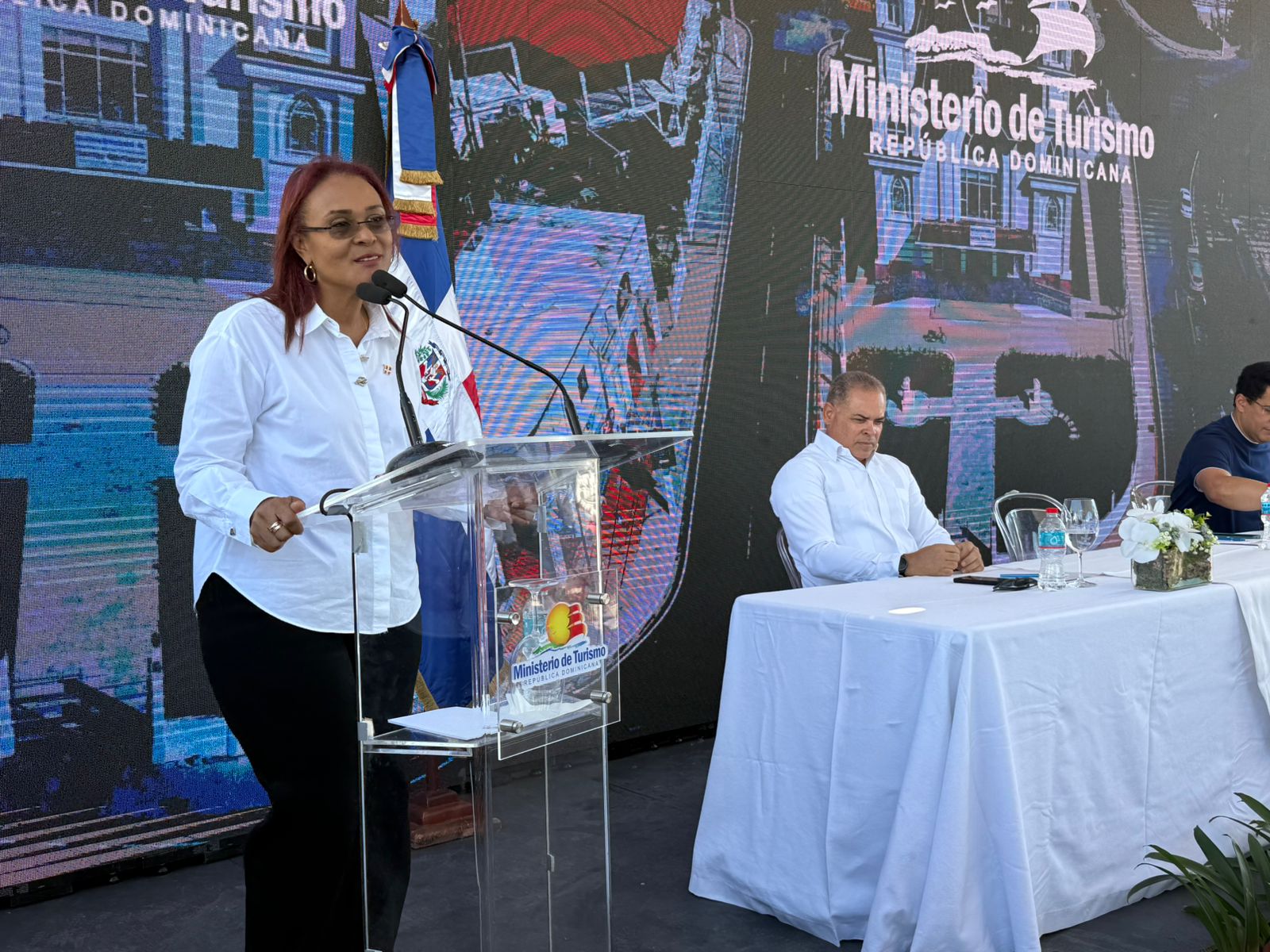 Gobernadora Mullix en inauguración de Parque Duarte: “Debemos sentirnos orgullosos de obras como esta en Samaná”