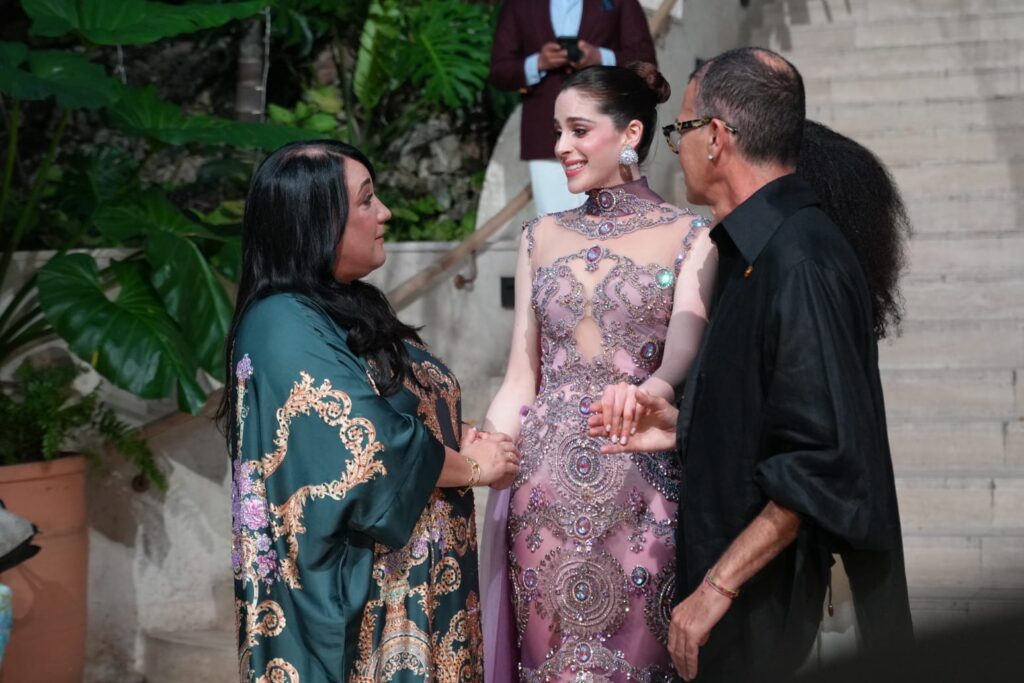 Miss Universo Fátima Bosch deslumbró en la pasarela del desfile de Giannina Azar | 2 | Miss Universo Fátima Bosch deslumbró en la pasarela del desfile de Giannina Azar - Noticias de hoy en República Dominicana | De Último Minuto