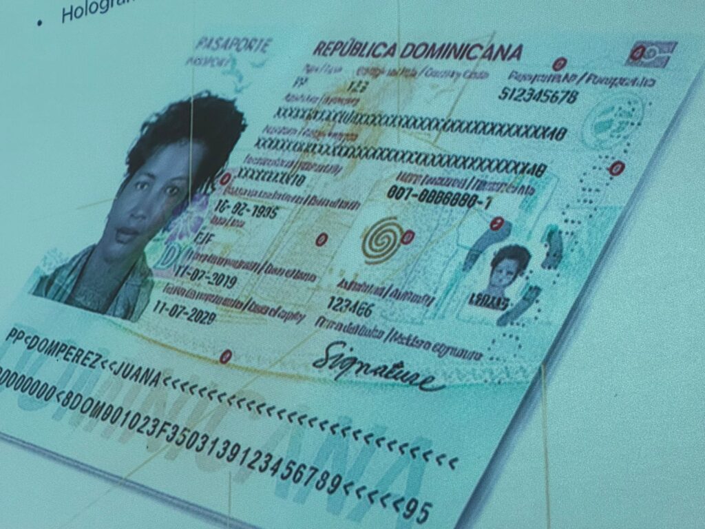 ¿Quiénes podrán obtener el pasaporte electrónico en su primera fase de entrega a partir del 19 de febrero? | 2 | ¿Quiénes podrán obtener el pasaporte electrónico en su primera fase de entrega a partir del 19 de febrero? - Noticias de hoy en República Dominicana | De Último Minuto