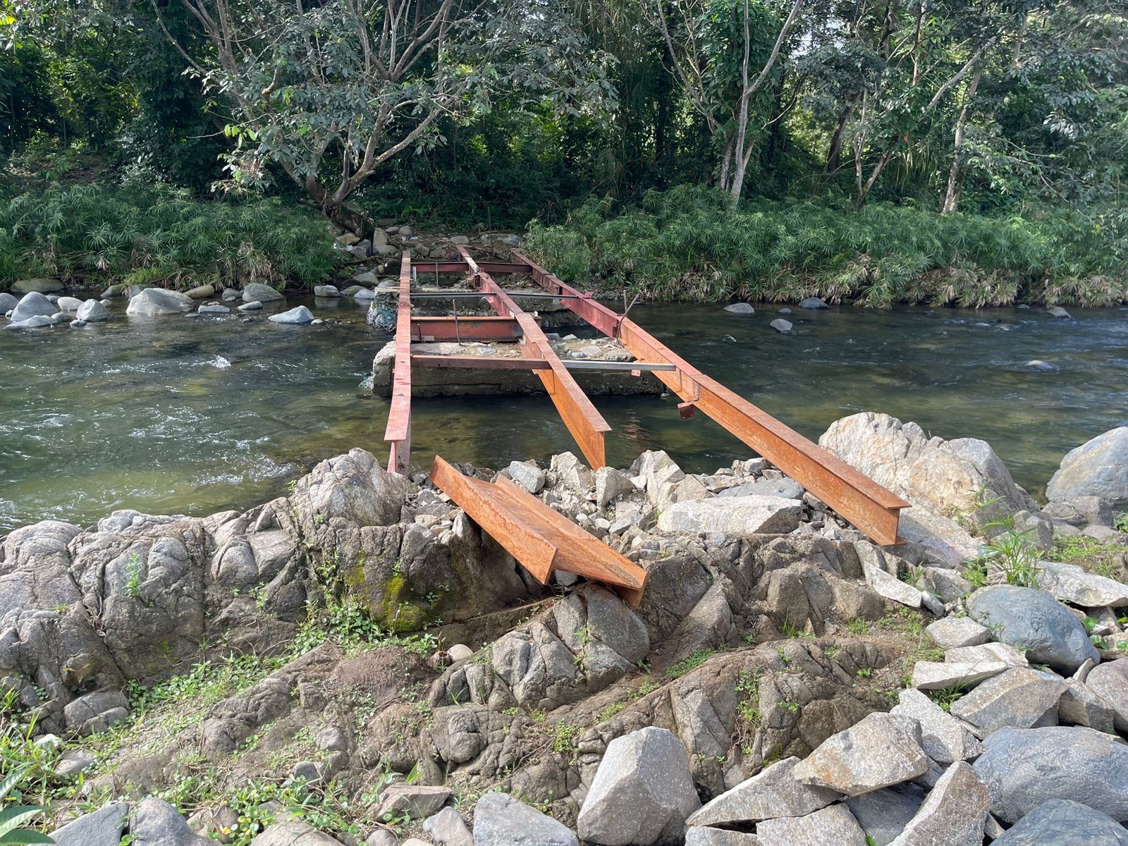 Residentes de Maná de Haina exigen intervención urgente por falta de puentes - Noticias de hoy en República Dominicana | De Último Minuto
