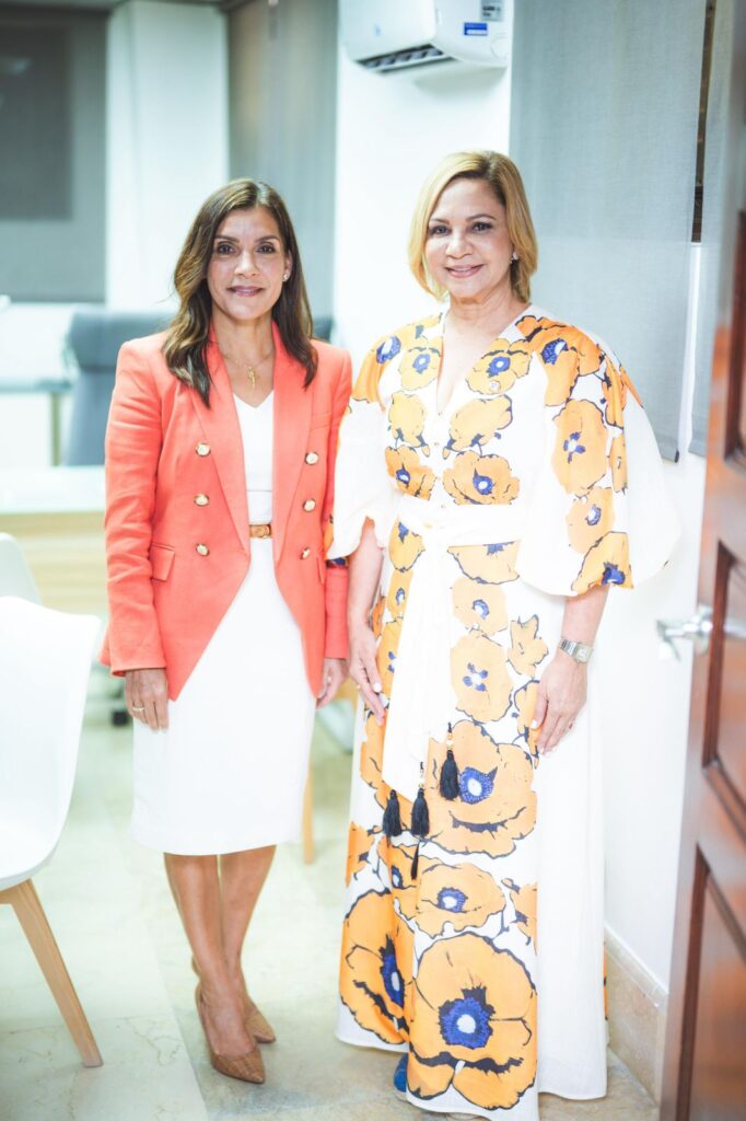 Embajadora de EE. UU. y Raquel Peña visitan el Monumento de Santiago | 2 | Embajadora de EE. UU. y Raquel Peña visitan el Monumento de Santiago - Noticias de hoy en República Dominicana | De Último Minuto