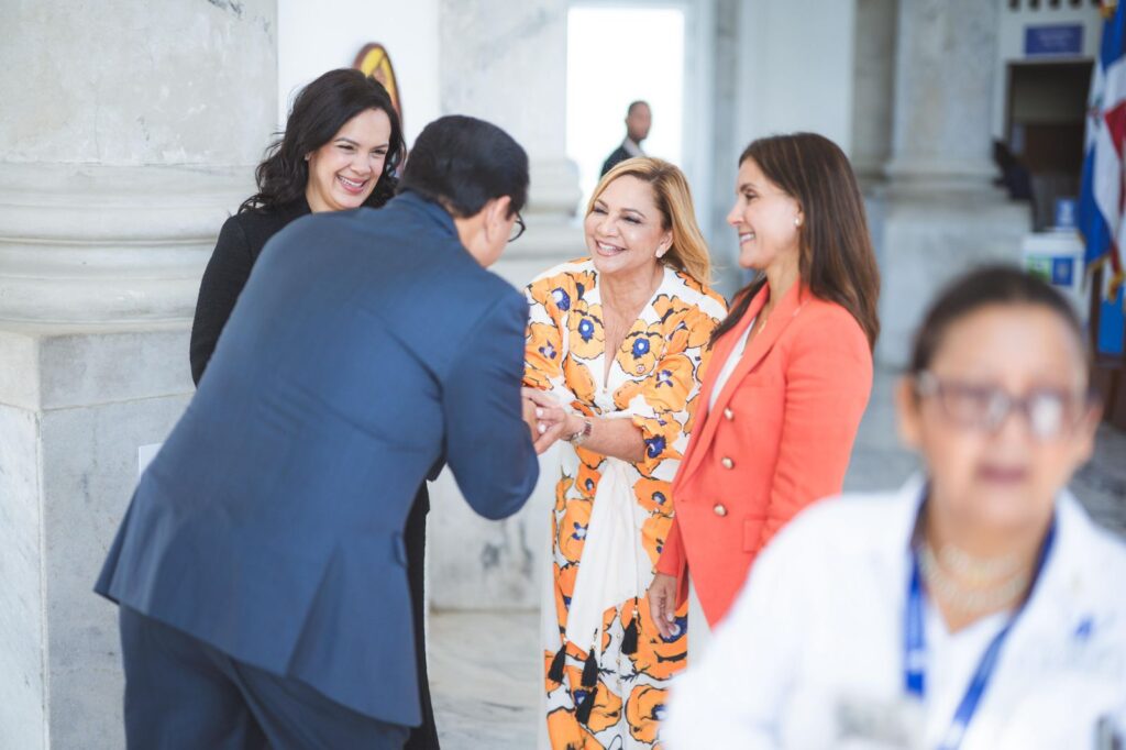 Embajadora de EE. UU. y Raquel Peña visitan el Monumento de Santiago | 3 | Embajadora de EE. UU. y Raquel Peña visitan el Monumento de Santiago - Noticias de hoy en República Dominicana | De Último Minuto