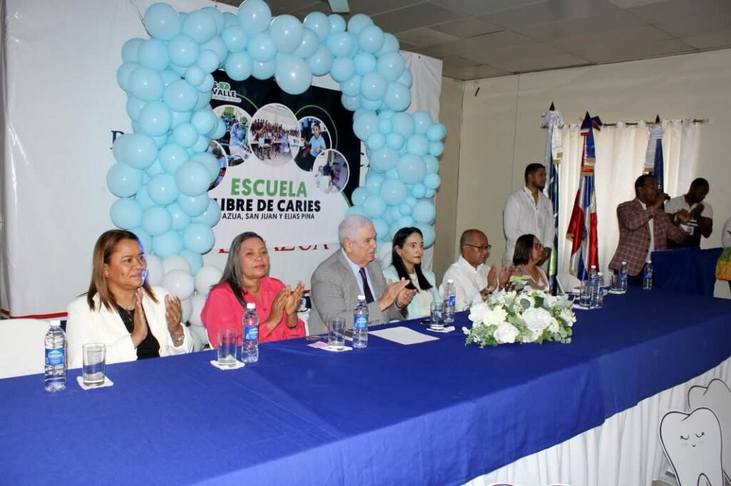 Gobernadora de Azua respalda programa “Escuelas Libres de Caries” | 4 | Gobernadora de Azua respalda programa “Escuelas Libres de Caries” - Noticias de hoy en República Dominicana | De Último Minuto