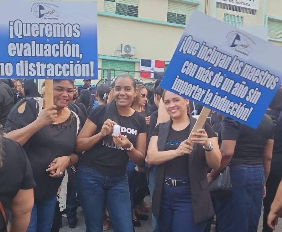 ADP-Bonao inicia jornada de lucha de 72 horas por reivindicaciones docentes | 2 | ADP-Bonao inicia jornada de lucha de 72 horas por reivindicaciones docentes - Noticias de hoy en República Dominicana | De Último Minuto