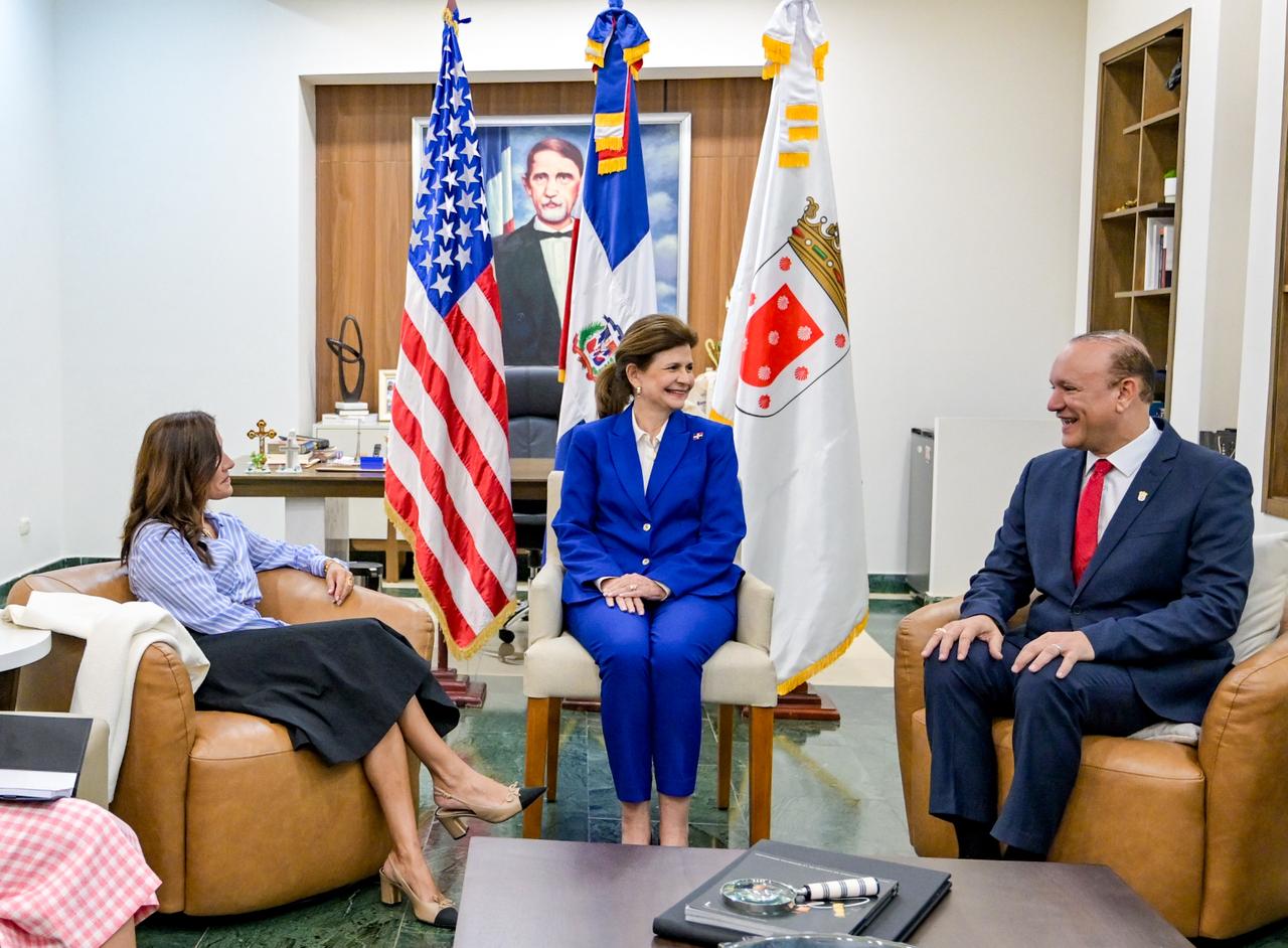 Alcalde recibe visita oficial de la embajadora de Estados Unidos y la vicepresidenta Raquel Peña - Noticias de hoy en República Dominicana | De Último Minuto