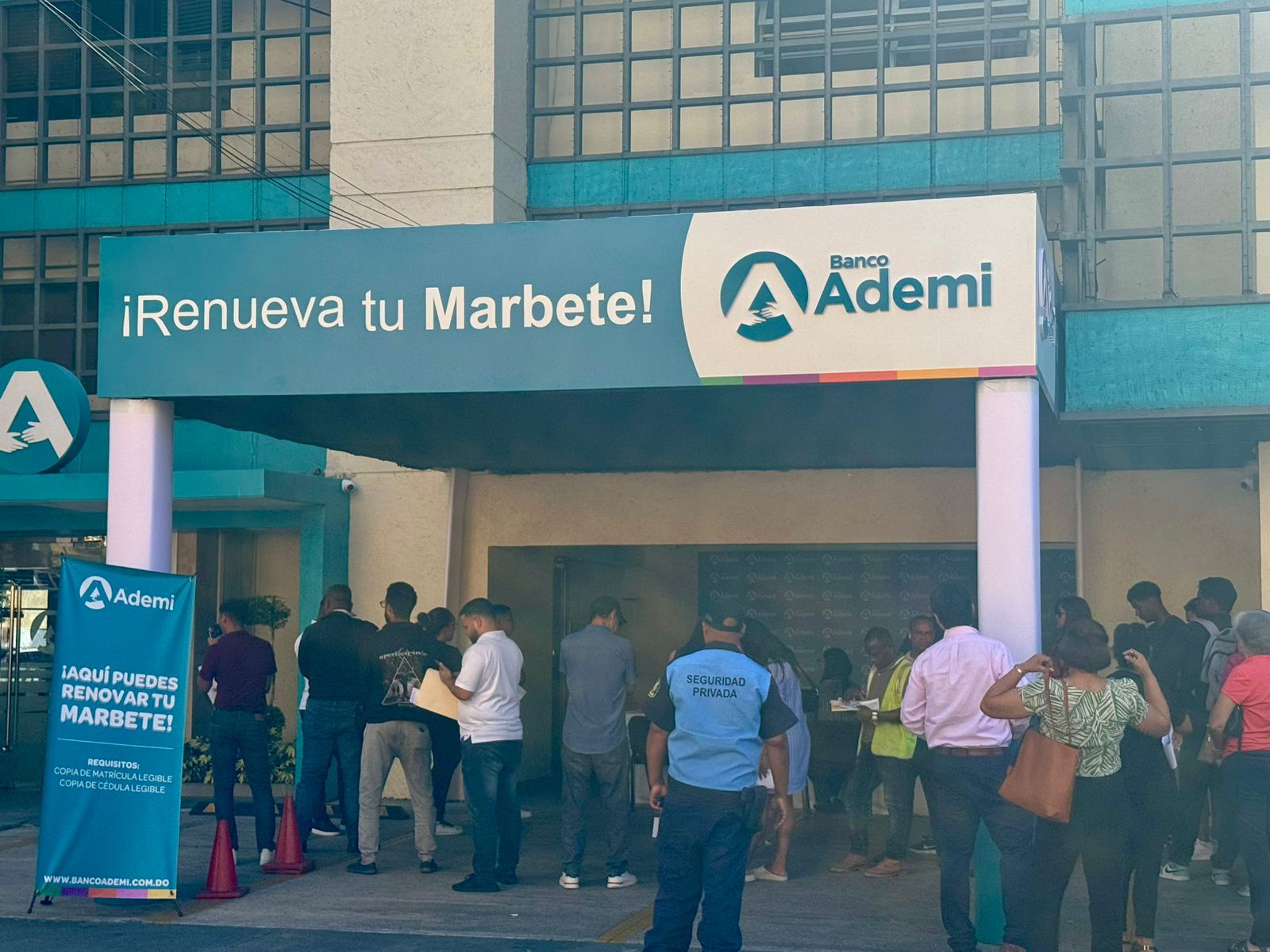 Marbetes comienzan a agotarse en bancos a horas del vencimiento