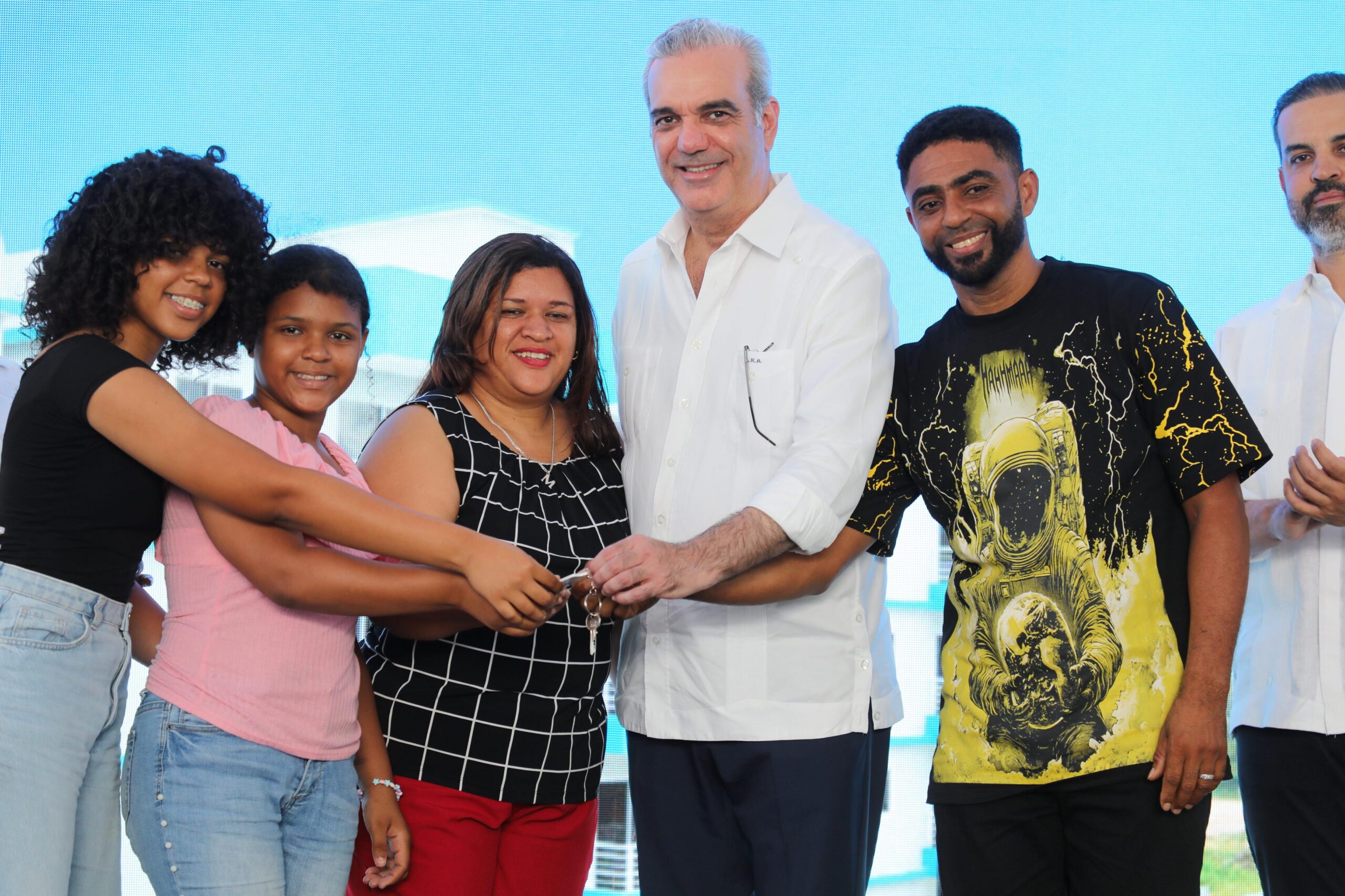 Abinader entrega 200 apartamentos del Residencial Lolita II en Hato Nuevo - Noticias de hoy en República Dominicana | De Último Minuto