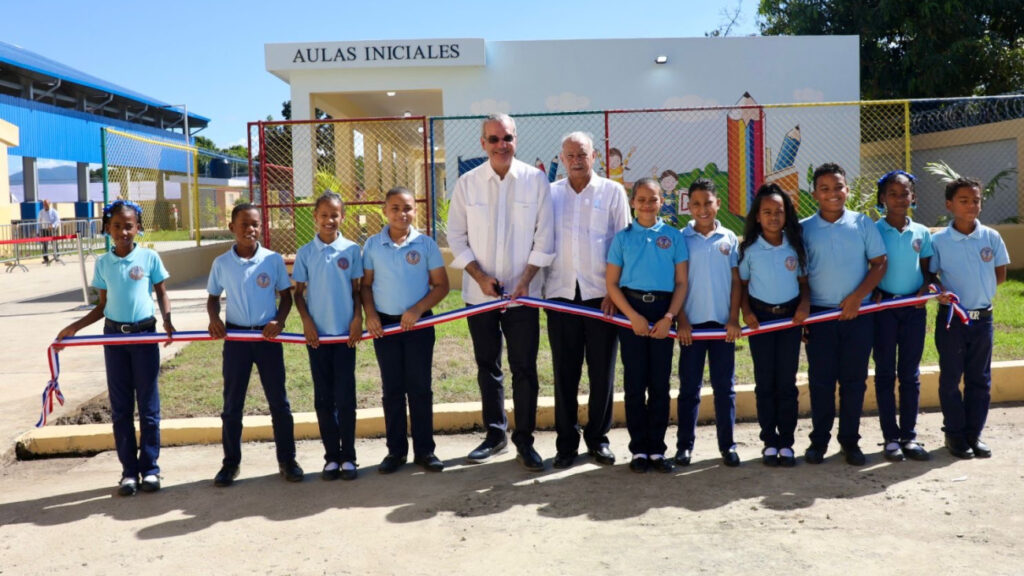 Abinader exhorta a jóvenes de Dajabón a prepararse; inaugura nuevas aulas con un valor de RD$40.4 millones | 3 | Abinader exhorta a jóvenes de Dajabón a prepararse; inaugura nuevas aulas con un valor de RD$40.4 millones - Noticias de hoy en República Dominicana | De Último Minuto