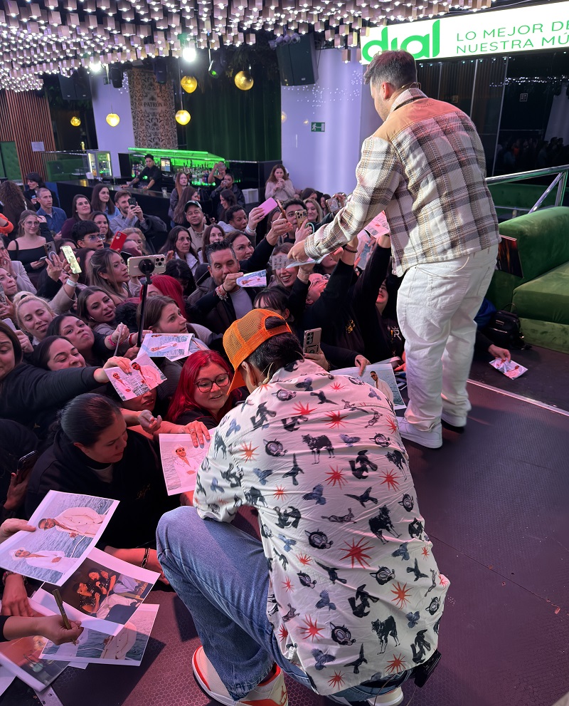 Romeo Santos y Prince Royce dominan España y celebran con fanáticos en Madrid previo a su gran gira | 2 | Romeo Santos y Prince Royce dominan España y celebran con fanáticos en Madrid previo a su gran gira - Noticias de hoy en República Dominicana | De Último Minuto