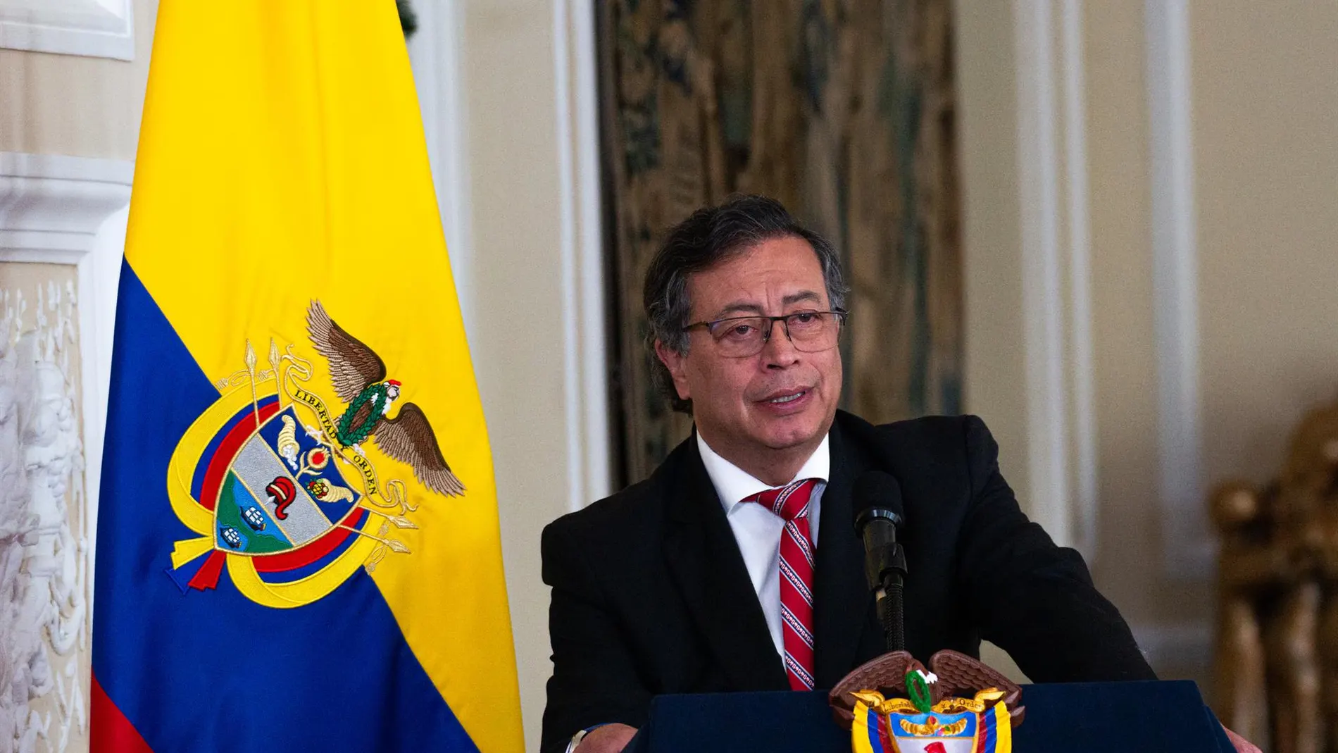 Colombia responde a aranceles de Ecuador con gravamen del 30 % a 20 productos de ese país