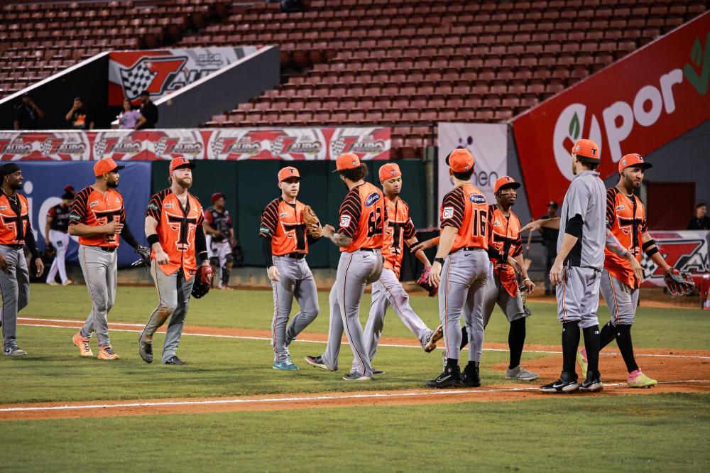 Toros del Este vencen a los Gigantes y siguen firmes en la pelea por la Serie Final - Noticias de hoy en República Dominicana | De Último Minuto