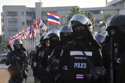 Un hombre irrumpe a tiros en escuela y mantiene como rehenes a estudiantes en Tailandia - Noticias de hoy en República Dominicana | De Último Minuto