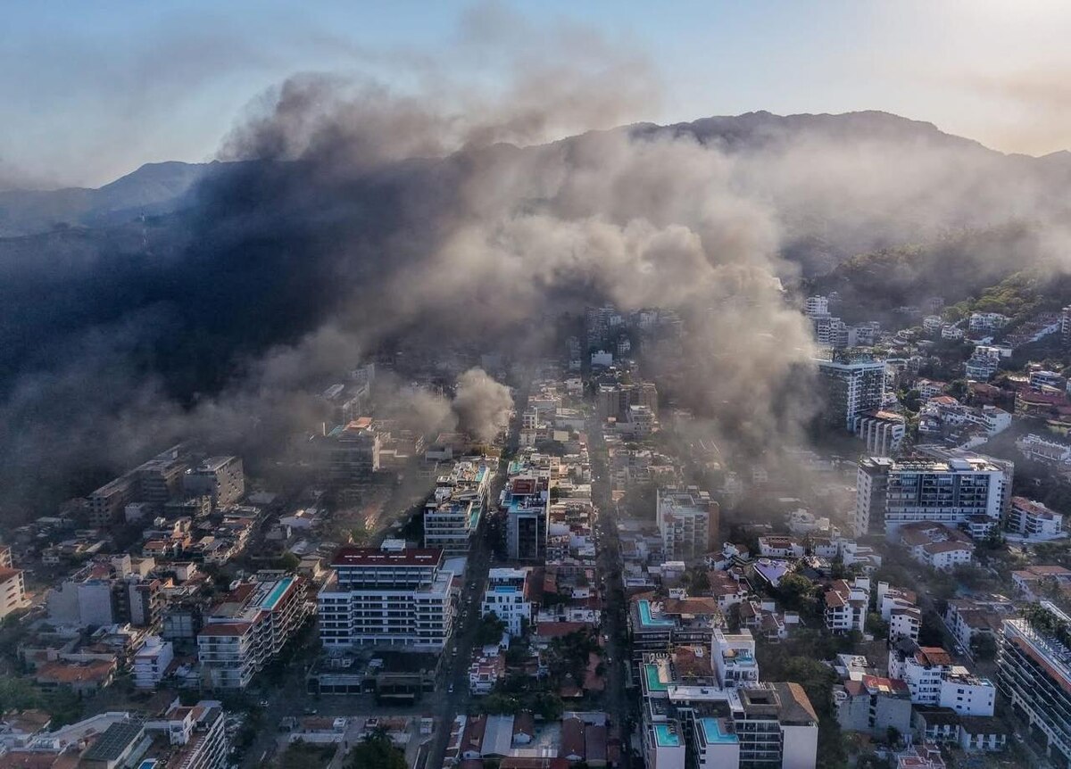 Narcobloqueos paralizan Puerto Vallarta y Guadalajara después de operativo federal en Jalisco