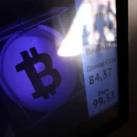 Bitcóin cae casi un 4 % y pone en riesgo los 65.000 dólares ante tensiones arancelarias