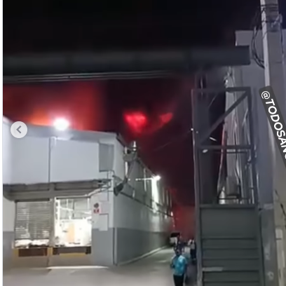 Voraz incendio consume instalaciones de una fábrica de plásticos | 6 | Voraz incendio consume instalaciones de una fábrica de plásticos - Noticias de hoy en República Dominicana | De Último Minuto