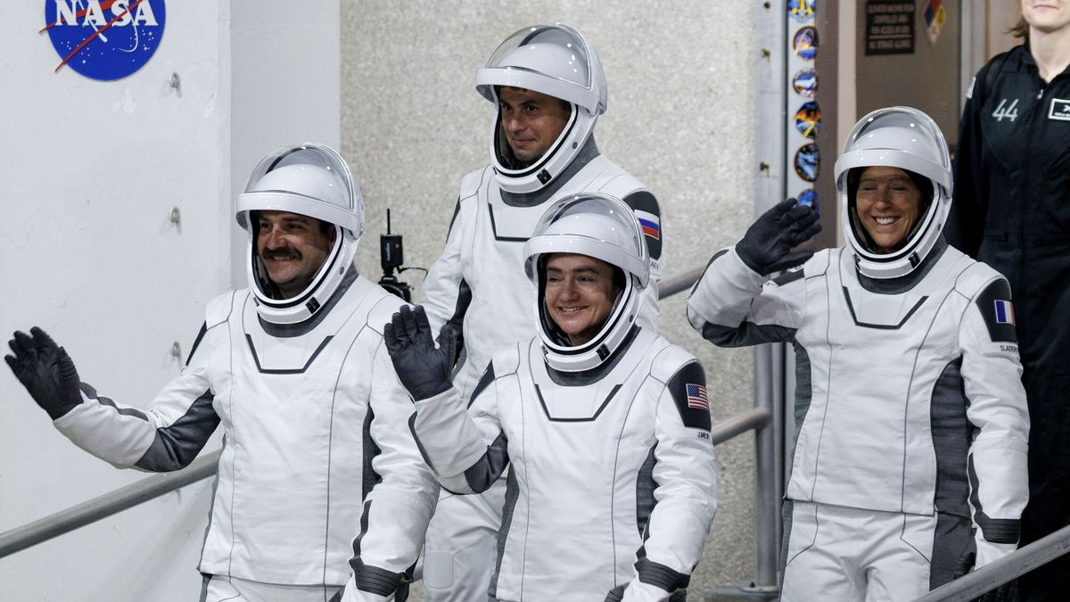 Despega de Florida la misión Crew-12 de relevo tras una emergencia médica en la EEI