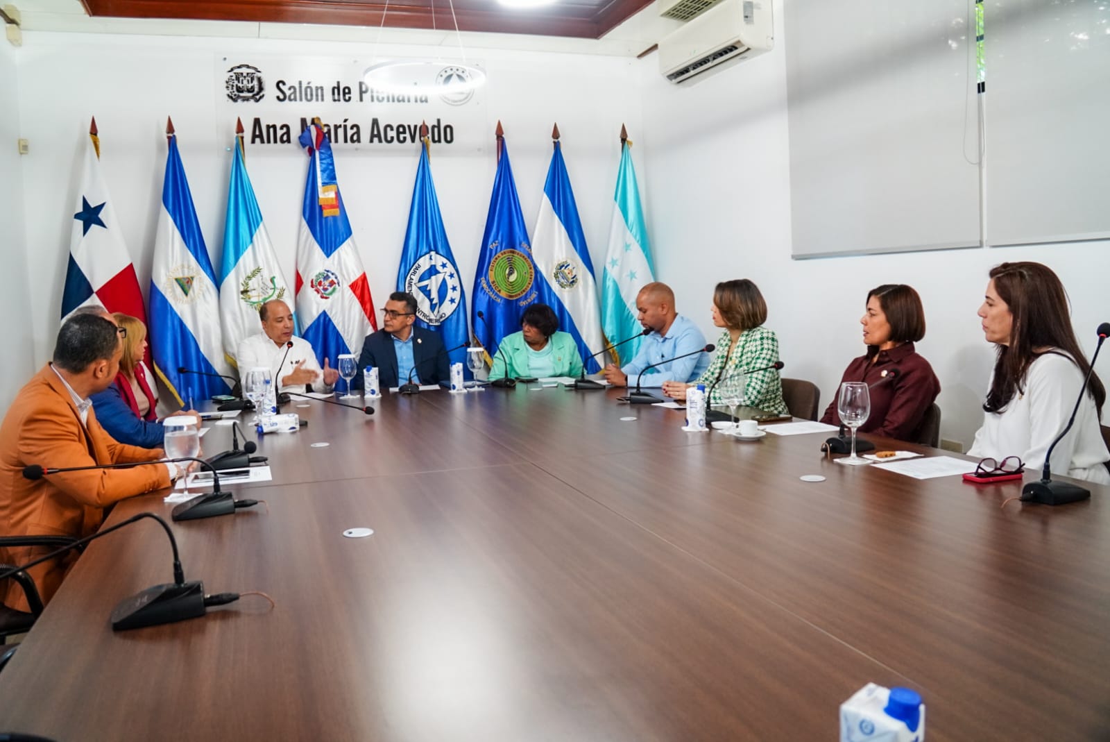 Parlacen y Uasd sostienen reunión para fortalecer la integración regional desde la academia
