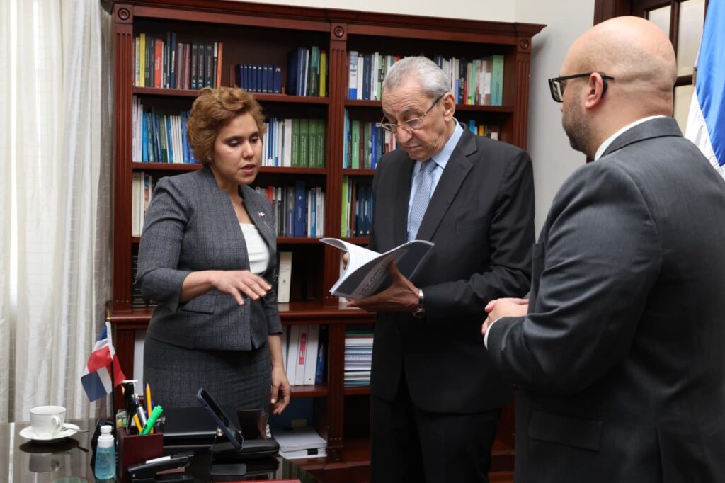 ProCompetencia entrega al Poder Ejecutivo anteproyecto de reforma a la Ley 42-08 | 2 | ProCompetencia entrega al Poder Ejecutivo anteproyecto de reforma a la Ley 42-08 - Noticias de hoy en República Dominicana | De Último Minuto