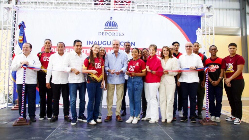 Abinader entrega de dos polideportivos en Puerto Plata con una inversión de RD$76 millones | 2 | Abinader entrega de dos polideportivos en Puerto Plata con una inversión de RD$76 millones - Noticias de hoy en República Dominicana | De Último Minuto