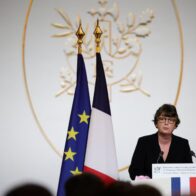 Renunció la directora del Museo del Louvre; Macron califica como “Un acto de responsabilidad”