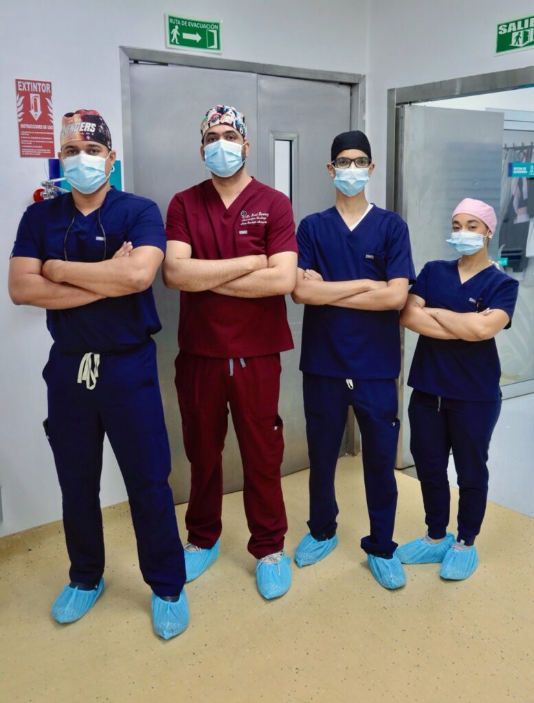 Jóvenes neurocirujanos realizan cirugía cerebral con paciente despierto en el país - Noticias de hoy en República Dominicana | De Último Minuto