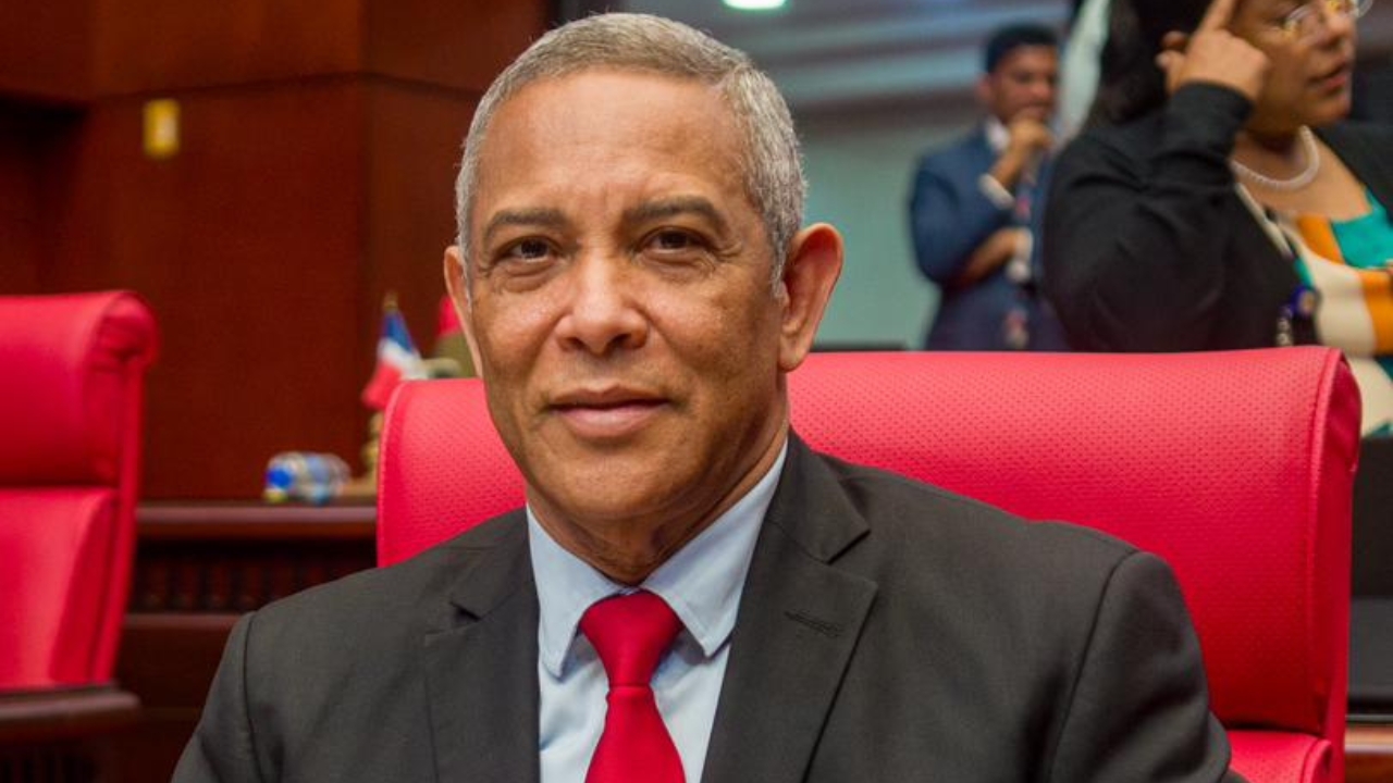 Franklin Romero, único senador del PRM que ostenta una presidencia provincial, muestra fortaleza en lo legislativo y lo partidario