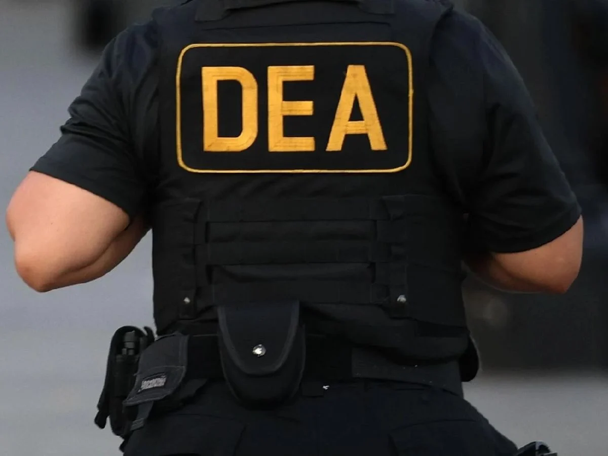 Gobierno dominicano condecoró a supervisor de la DEA implicado en caso de presunto fraude de visas - Noticias de hoy en República Dominicana | De Último Minuto
