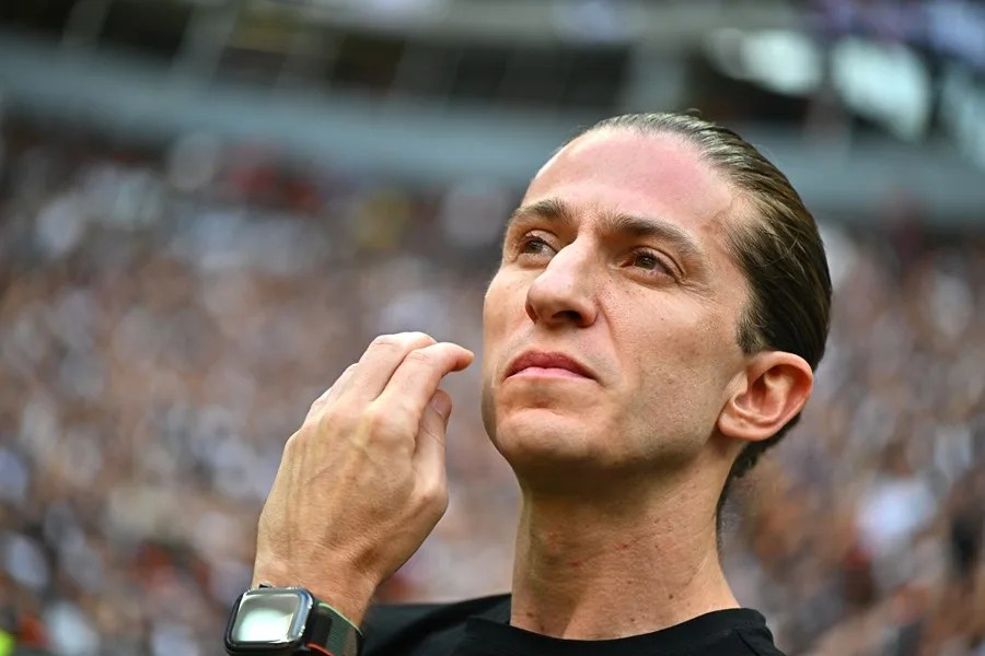 Filipe Luís reafirma su rechazo al racismo y aclara sus declaraciones sobre Vinícius