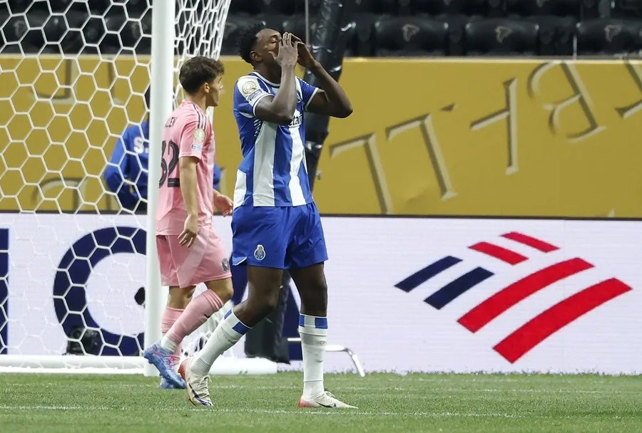 Samu Aghehowa, baja confirmada de España para el Mundial 2026 tras grave lesión de rodilla