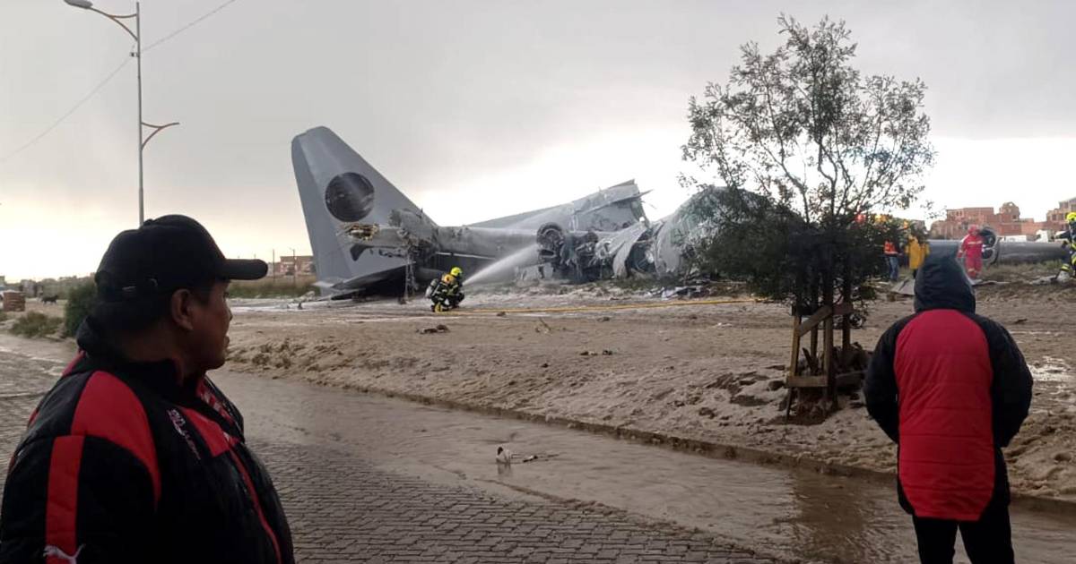 Sube a 20 la cifra de fallecidos por el accidente de un avión de carga en Bolivia