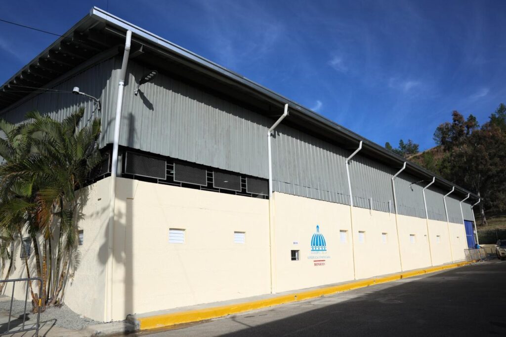 Raquel Peña y Kelvin Cruz entregan remodelado Multiuso Municipal de Constanza | 2 | Raquel Peña y Kelvin Cruz entregan remodelado Multiuso Municipal de Constanza - Noticias de hoy en República Dominicana | De Último Minuto