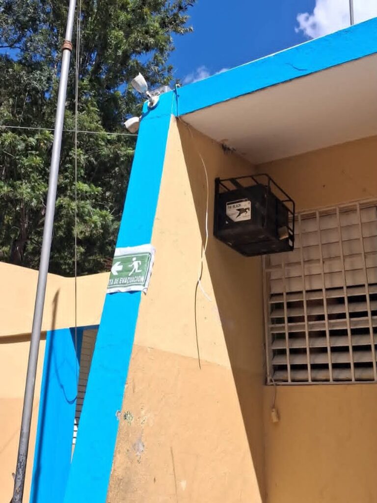 Desconocidos perpetran robo en la Escuela de Puerta Vieja en Peralta, Azua | 2 | Desconocidos perpetran robo en la Escuela de Puerta Vieja en Peralta, Azua - Noticias de hoy en República Dominicana | De Último Minuto
