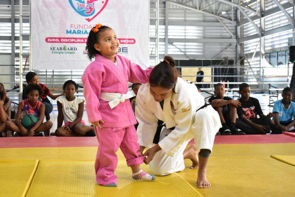 Fundación María García y Seaboard transforman a La Ciénaga a través del judo - Noticias de hoy en República Dominicana | De Último Minuto