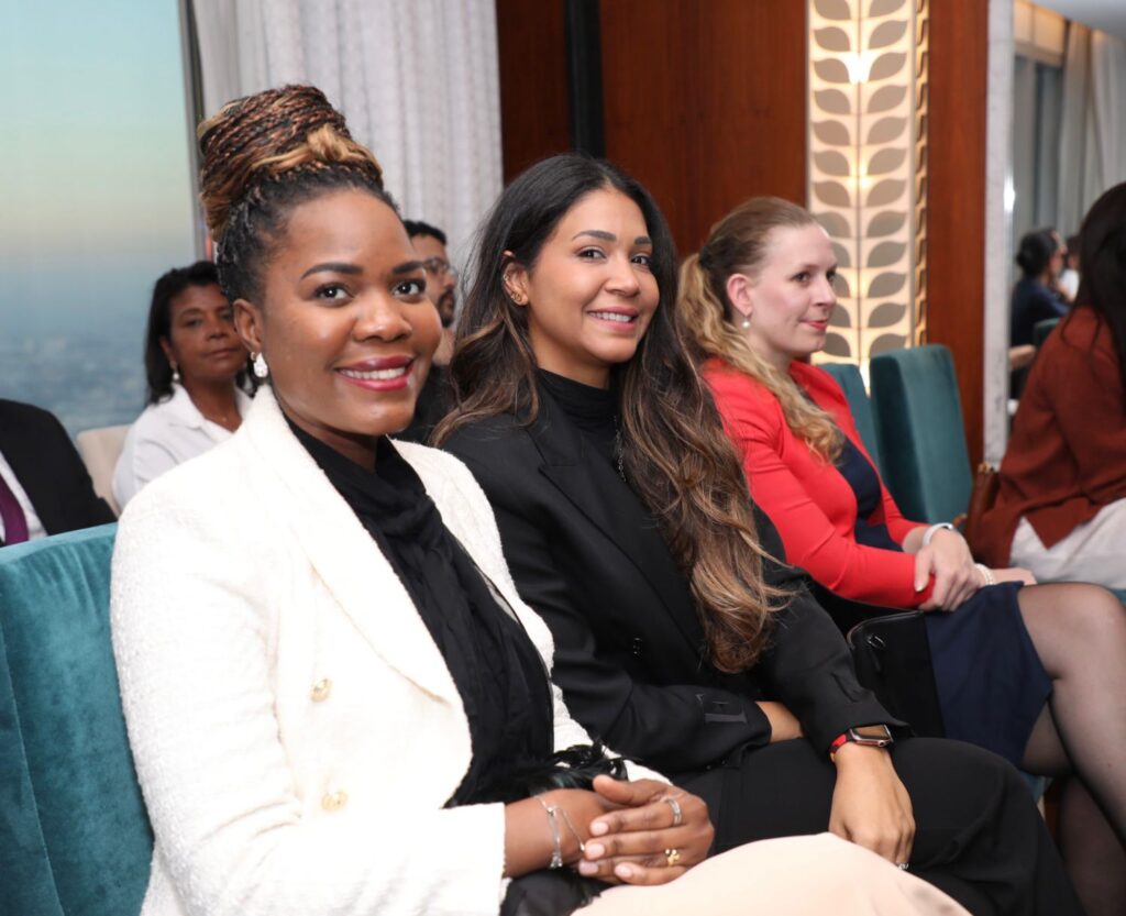 Abinader comparte con la comunidad dominicana en Emiratos Árabes Unidos | 2 | Abinader comparte con la comunidad dominicana en Emiratos Árabes Unidos - Noticias de hoy en República Dominicana | De Último Minuto