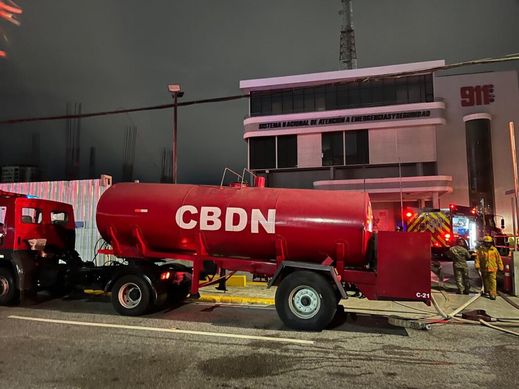 Conato de incendio obliga a evacuar sede del 9-1-1 en la Zona Metropolitana; operaciones continúan desde Santiago | 5 | Conato de incendio obliga a evacuar sede del 9-1-1 en la Zona Metropolitana; operaciones continúan desde Santiago - Noticias de hoy en República Dominicana | De Último Minuto