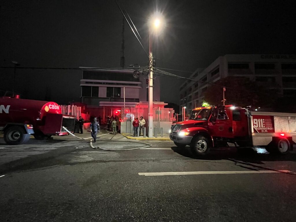 Conato de incendio obliga a evacuar sede del 9-1-1 en la Zona Metropolitana; operaciones continúan desde Santiago | 3 | Conato de incendio obliga a evacuar sede del 9-1-1 en la Zona Metropolitana; operaciones continúan desde Santiago - Noticias de hoy en República Dominicana | De Último Minuto