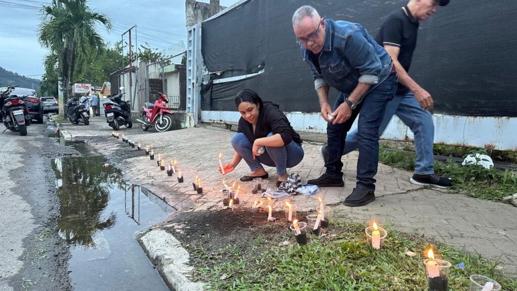 Residentes de Bonao realizan encendido de velas contra planta de gas en la avenida Juan Bosch | 3 | Residentes de Bonao realizan encendido de velas contra planta de gas en la avenida Juan Bosch - Noticias de hoy en República Dominicana | De Último Minuto