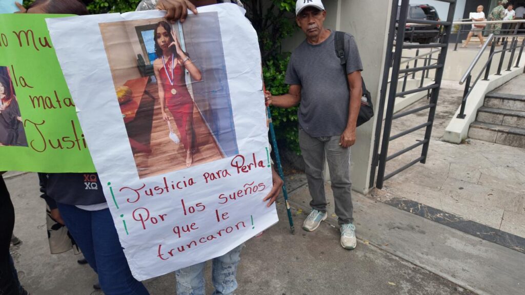 Familiares de Perla Jokasta denuncian que militar implicado usa influencias para evadir la justicia | 3 | Familiares de Perla Jokasta denuncian que militar implicado usa influencias para evadir la justicia - Noticias de hoy en República Dominicana | De Último Minuto