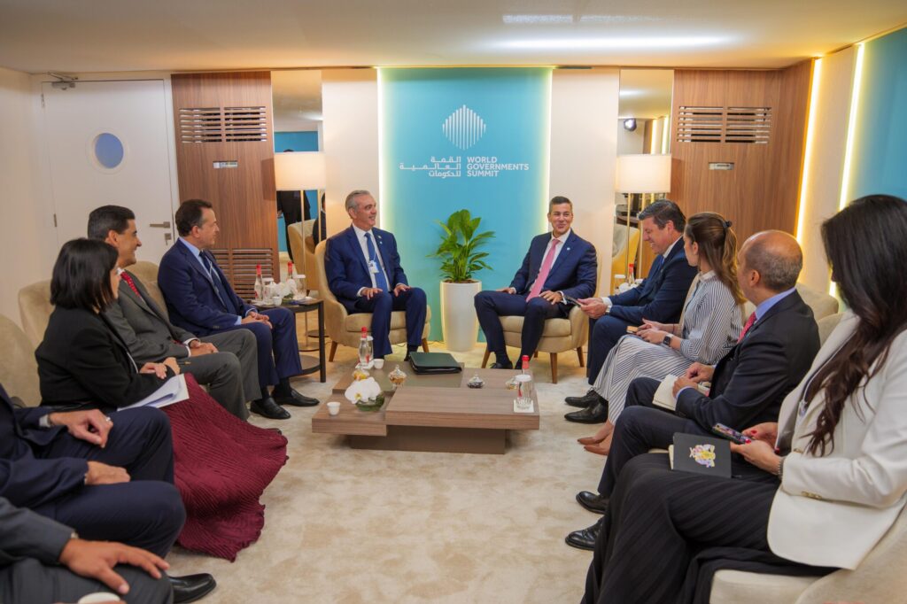 Abinader promueve hub logístico dominicano y amplía cooperación con Paraguay, Ecuador y Emiratos Árabes Unidos - Noticias de hoy en República Dominicana | De Último Minuto